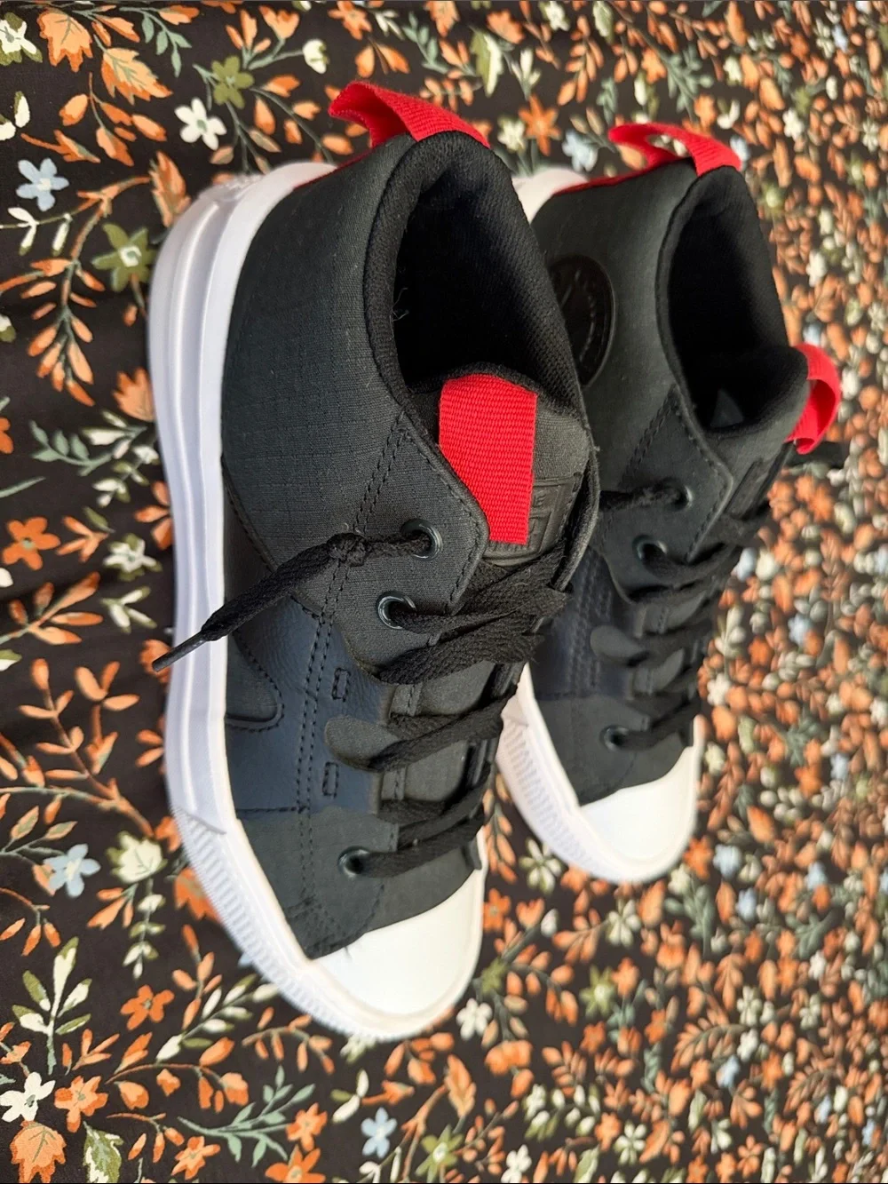 Converse KidsBlack Canvas Low-Top Sneakers with White Toe and Red Pull Tabs
